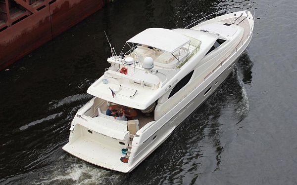 Шлюзование яхты Ferretti 72 Надежда в Москве